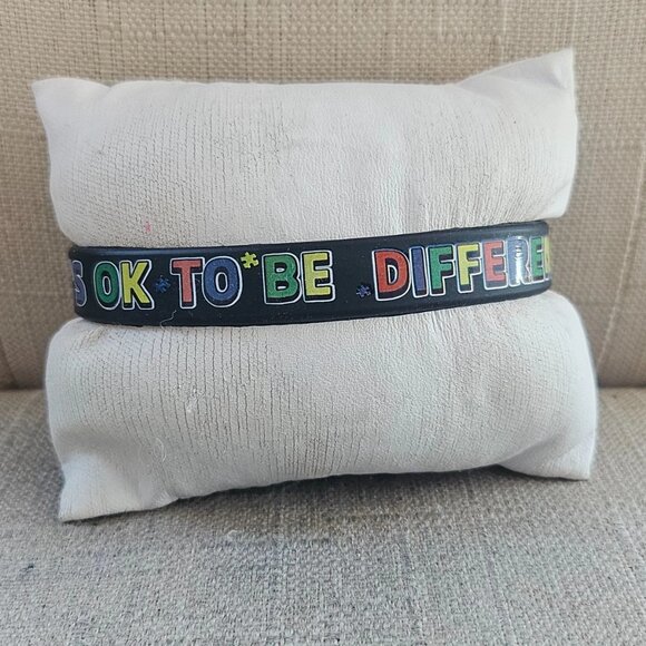 Its ok to be Different Bracelet I have Autism Wrist Band Black Stretched Rubber - Picture 2 of 10